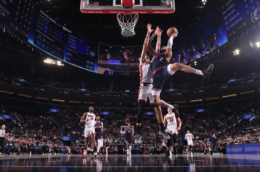 不止一次地 不止一次地