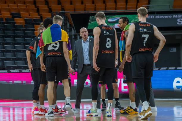 赛场称雄的 赛场称雄的