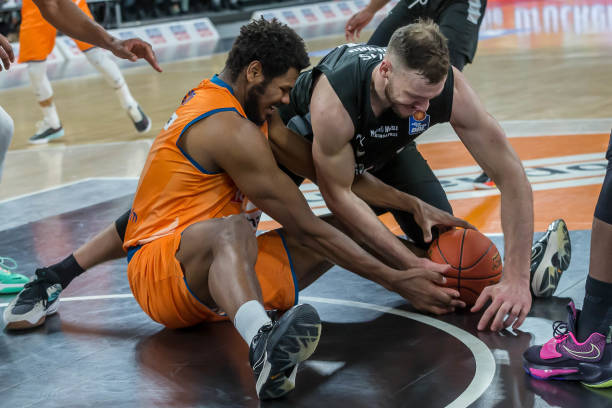 教练组通过 教练组通过